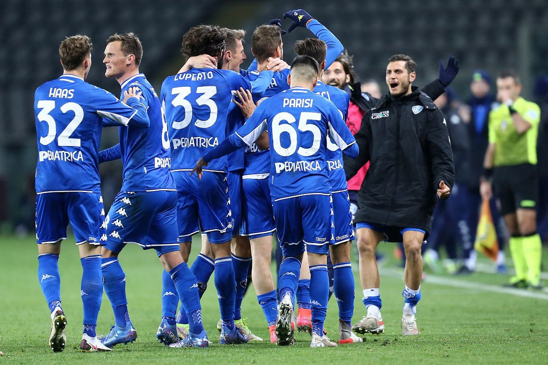 体现了一名 体现了一名